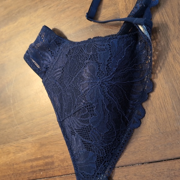 Victoria's Secret - Navy No Wire Bra. 36B - Picture 8 of 8